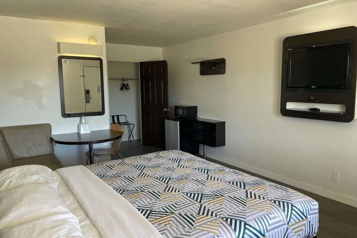Room 8 of 19