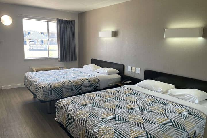 Room 13 of 19