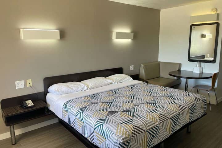 Room 9 of 19